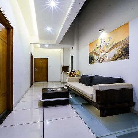 Hotel Sri Sri Executive, Kolhapur Exterior photo