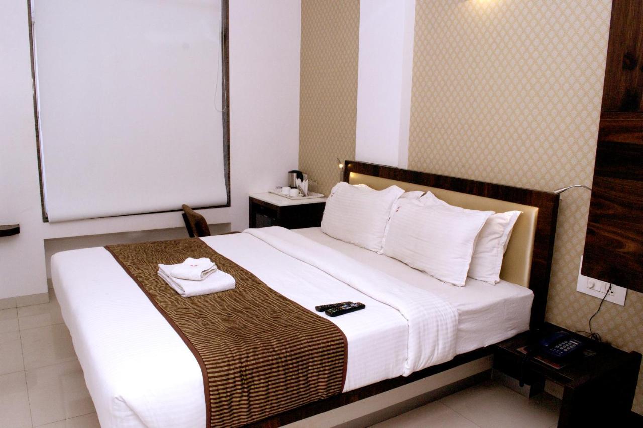 Hotel Sri Sri Executive, Kolhapur Exterior photo