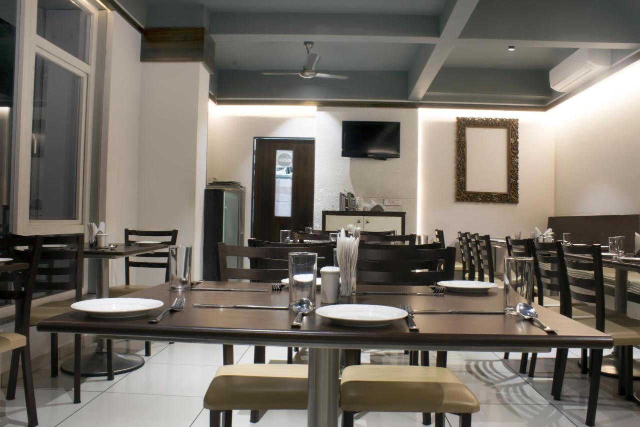 Hotel Sri Sri Executive, Kolhapur Exterior photo