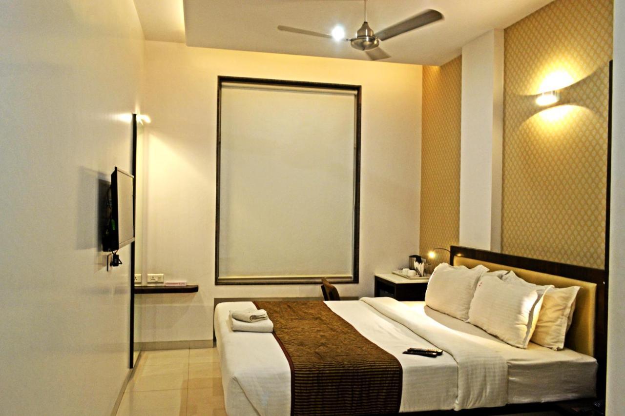 Hotel Sri Sri Executive, Kolhapur Exterior photo