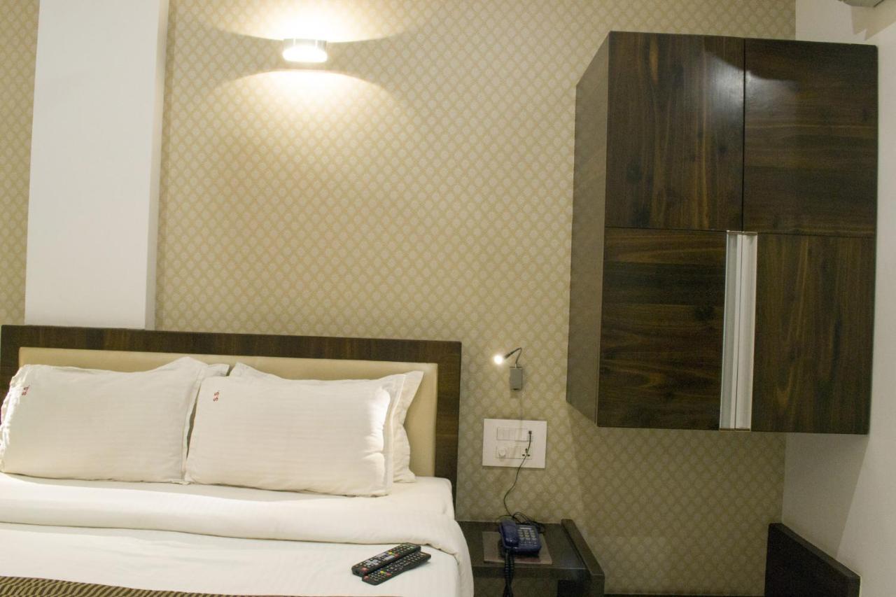 Hotel Sri Sri Executive, Kolhapur Exterior photo