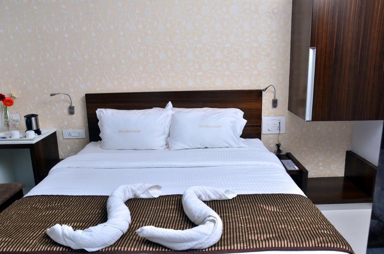 Hotel Sri Sri Executive, Kolhapur Exterior photo