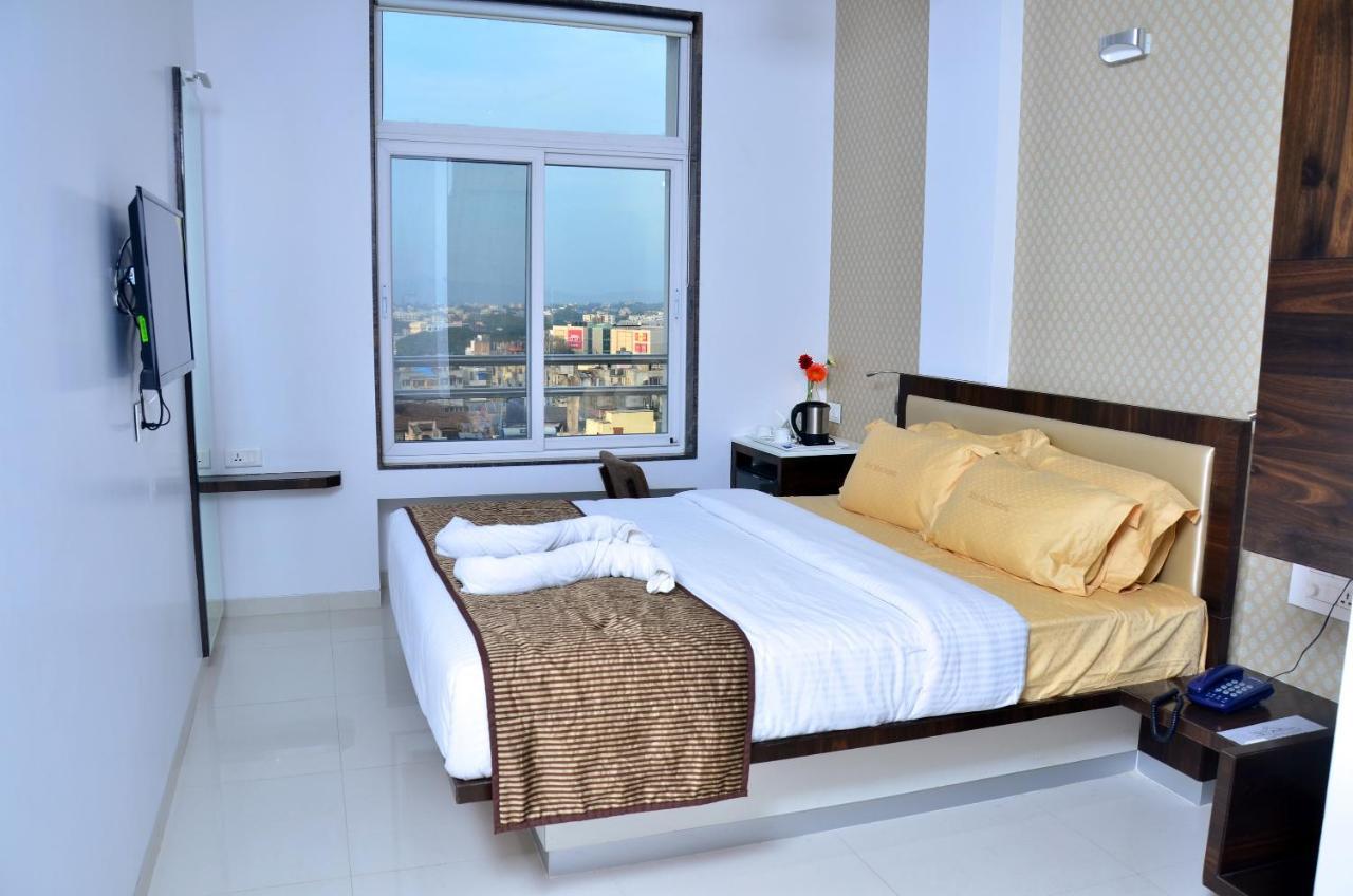 Hotel Sri Sri Executive, Kolhapur Exterior photo