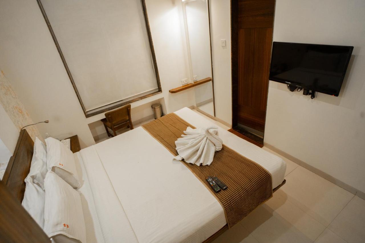 Hotel Sri Sri Executive, Kolhapur Exterior photo