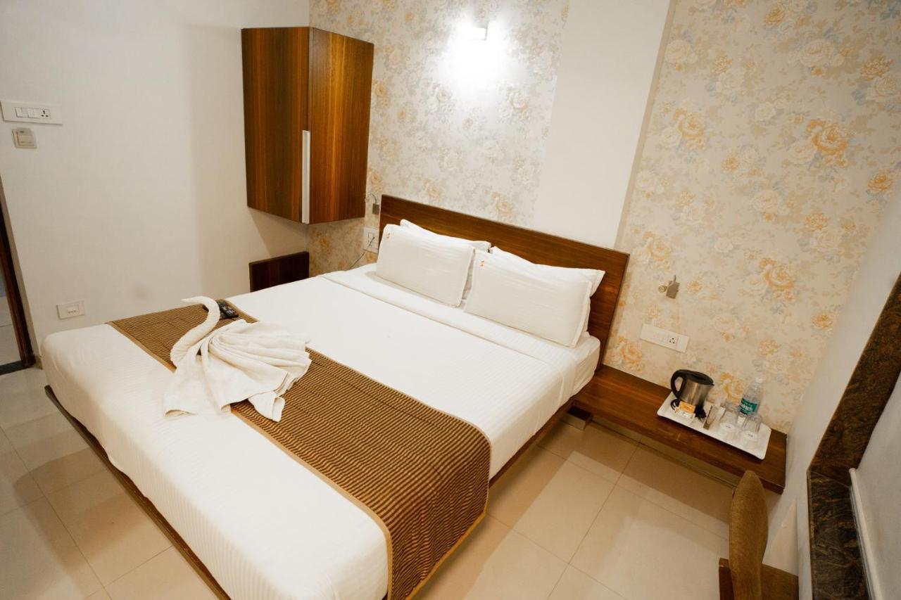 Hotel Sri Sri Executive, Kolhapur Exterior photo