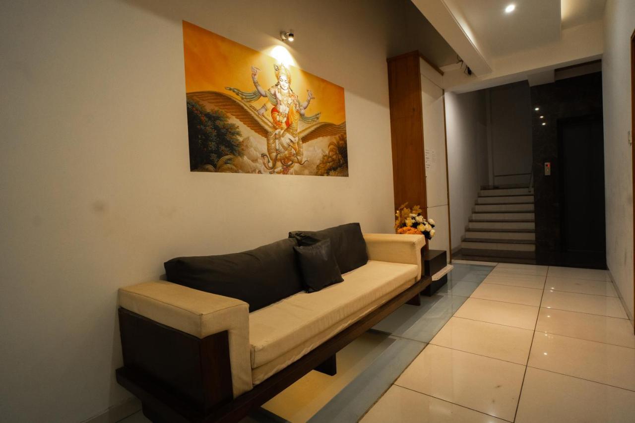 Hotel Sri Sri Executive, Kolhapur Exterior photo