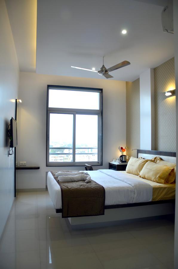 Hotel Sri Sri Executive, Kolhapur Exterior photo