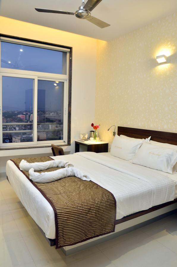 Hotel Sri Sri Executive, Kolhapur Exterior photo